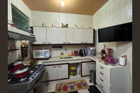 Casa de condomínio à venda com 168m², 3 quartos e 2 vagas