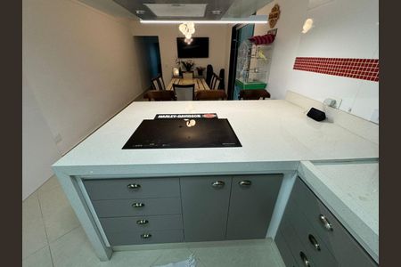 Casa à venda com 300m², 3 quartos e 3 vagascozinha