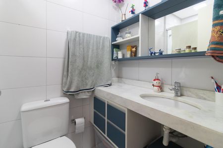 Casa de condomínio à venda com 197m², 3 quartos e 2 vagasBanheiro Social