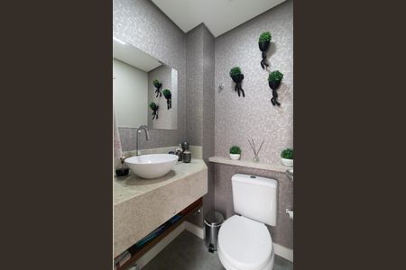 Casa de condomínio à venda com 197m², 3 quartos e 2 vagasLavabo