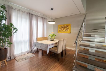 Casa de condomínio à venda com 197m², 3 quartos e 2 vagasSala