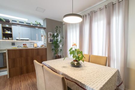 Casa de condomínio à venda com 197m², 3 quartos e 2 vagasSala