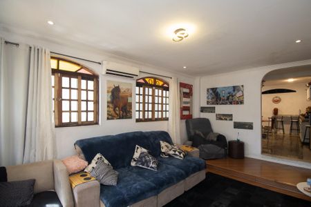 Casa à venda com 286m², 3 quartos e 3 vagas Casa à venda com 286m², 3 quartos e 3 vagasSala