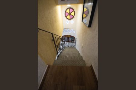 Casa à venda com 286m², 3 quartos e 3 vagas Casa à venda com 286m², 3 quartos e 3 vagasEscada