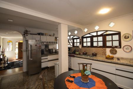 Casa à venda com 286m², 3 quartos e 3 vagas Casa à venda com 286m², 3 quartos e 3 vagasCozinha