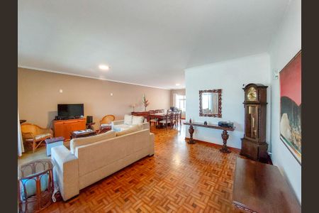 Casa à venda com 225m², 3 quartos e 2 vagasSala