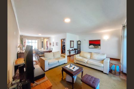 Casa à venda com 225m², 3 quartos e 2 vagasSala