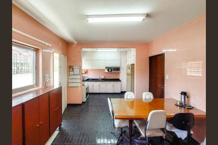 Casa à venda com 225m², 3 quartos e 2 vagasCozinha