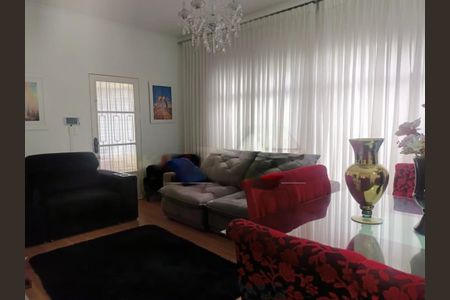 Casa à venda com 3 quartos, 260m² em Vila Moinho Velho, São Paulo