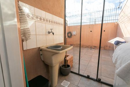Casa de condomínio à venda com 73m², 3 quartos e 1 vagaLavanderia