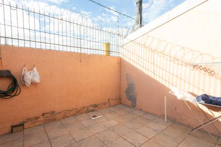 Casa de condomínio à venda com 73m², 3 quartos e 1 vagaFundos