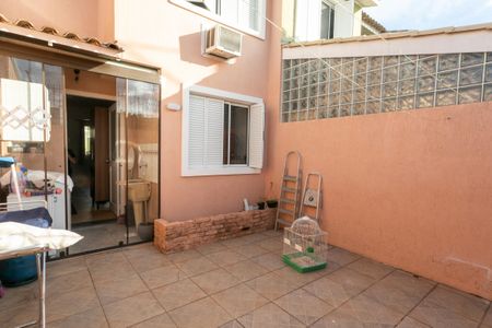 Casa de condomínio à venda com 73m², 3 quartos e 1 vagaFundos