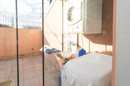 Casa de condomínio à venda com 73m², 3 quartos e 1 vagaLavanderia