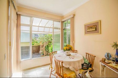 Casa à venda com 209m², 3 quartos e 4 vagas