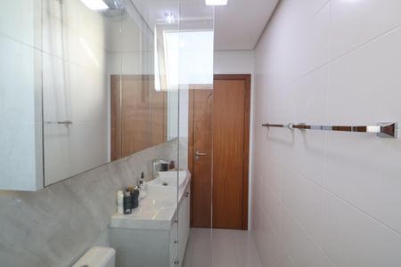 Apartamento à venda com 131m², 2 quartos e 3 vagasBanheiro da Suíte 2