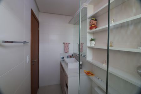 Apartamento à venda com 131m², 2 quartos e 3 vagasBanheiro da Suíte 1