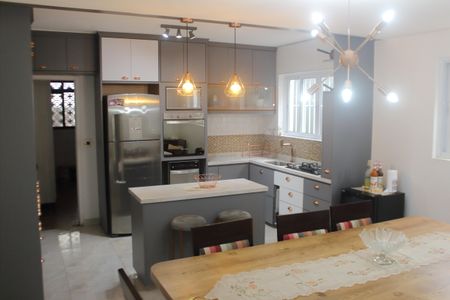 Casa à venda com 240m², 4 quartos e 2 vagasCozinha