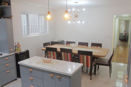 Casa à venda com 240m², 4 quartos e 2 vagasCozinha