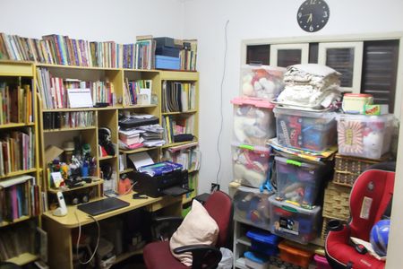 Casa à venda com 240m², 4 quartos e 2 vagasEscritório