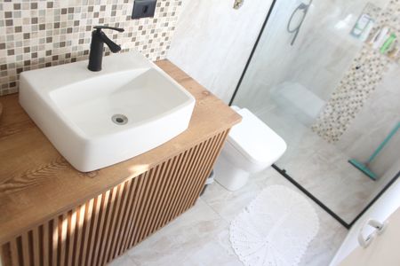 Casa à venda com 240m², 4 quartos e 2 vagasBanheiro da Suíte 1