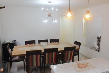 Casa à venda com 240m², 4 quartos e 2 vagasCopa