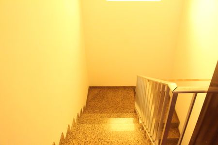 Casa à venda com 240m², 4 quartos e 2 vagasEscada