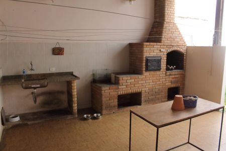 Casa à venda com 240m², 4 quartos e 2 vagasChurrasqueira