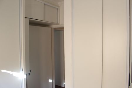 Casa à venda com 240m², 4 quartos e 2 vagasQuarto