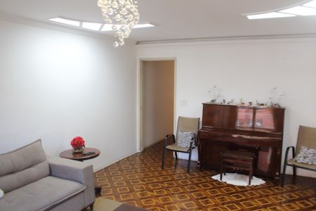 Casa à venda com 240m², 4 quartos e 2 vagasSala