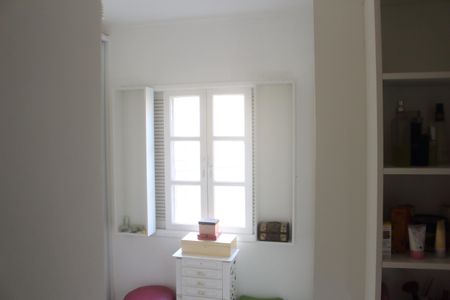 Casa à venda com 240m², 4 quartos e 2 vagasQuarto