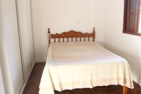 Casa à venda com 240m², 4 quartos e 2 vagasSuíte 2