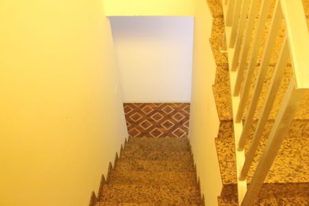 Casa à venda com 240m², 4 quartos e 2 vagasEscada