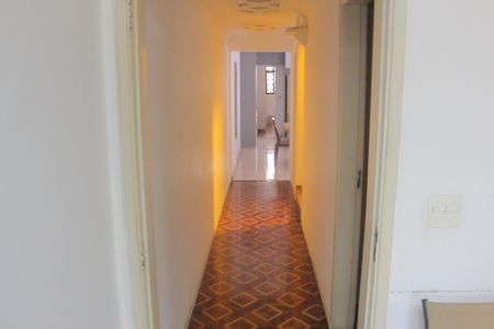 Casa à venda com 240m², 4 quartos e 2 vagasCorredor