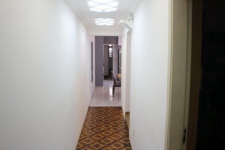 Casa à venda com 240m², 4 quartos e 2 vagasCorredor