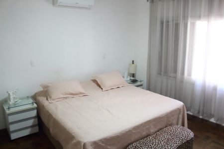 Casa à venda com 240m², 4 quartos e 2 vagasSuíte 1