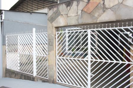 Casa à venda com 240m², 4 quartos e 2 vagasFachada