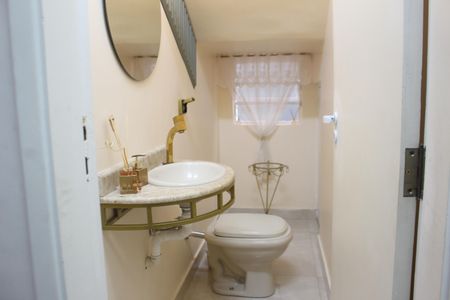 Casa à venda com 240m², 4 quartos e 2 vagasLavabo