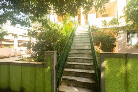 Apartamento para alugar com 92m², 3 quartos e 1 vaga Apartamento para alugar com 92m², 3 quartos e 1 vagaEscada