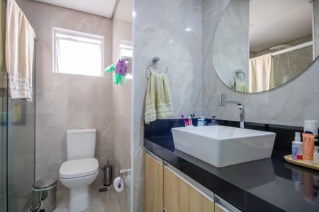 Casa à venda com 202m², 3 quartos e 2 vagas Casa à venda com 202m², 3 quartos e 2 vagasBanheiro 2