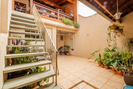 Casa à venda com 202m², 3 quartos e 2 vagas Casa à venda com 202m², 3 quartos e 2 vagasQuintal