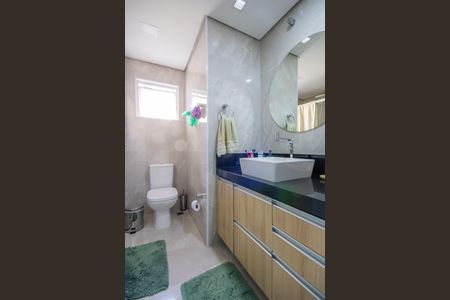 Casa à venda com 202m², 3 quartos e 2 vagas Casa à venda com 202m², 3 quartos e 2 vagasBanheiro 2