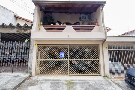 Casa à venda com 202m², 3 quartos e 2 vagas Casa à venda com 202m², 3 quartos e 2 vagasFachada