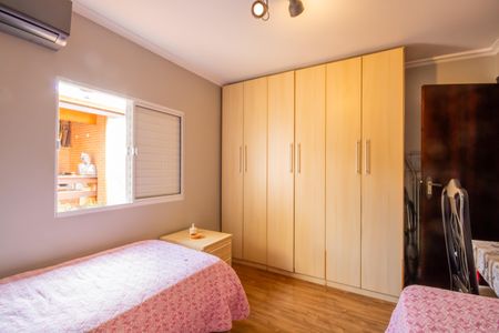 Casa à venda com 202m², 3 quartos e 2 vagas Casa à venda com 202m², 3 quartos e 2 vagasQuarto 2