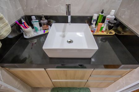 Casa à venda com 202m², 3 quartos e 2 vagas Casa à venda com 202m², 3 quartos e 2 vagasBanheiro 2