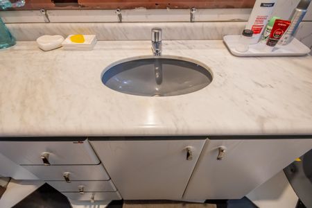 Casa à venda com 202m², 3 quartos e 2 vagas Casa à venda com 202m², 3 quartos e 2 vagasBanheiro da Suíte