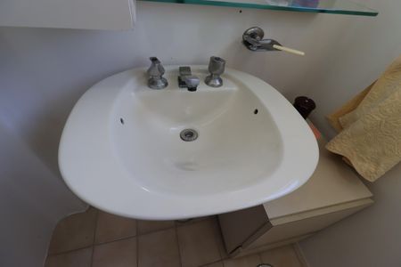 Apartamento à venda com 141m², 3 quartos e 2 vagasBanheiro da Suíte 1 - Pia