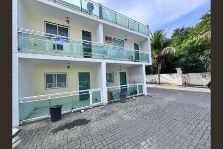 Casa de condomínio à venda com 132m², 3 quartos e 1 vagaFachada