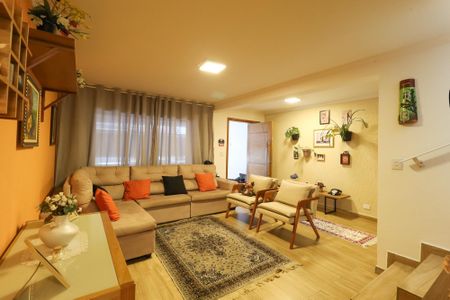 Casa à venda com 90m², 3 quartos e 2 vagasSala