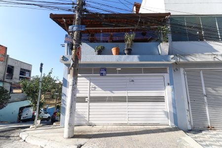 Casa à venda com 90m², 3 quartos e 2 vagasFachada
