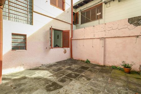 Casa para alugar com 380m², 5 quartos e 2 vagasFundos